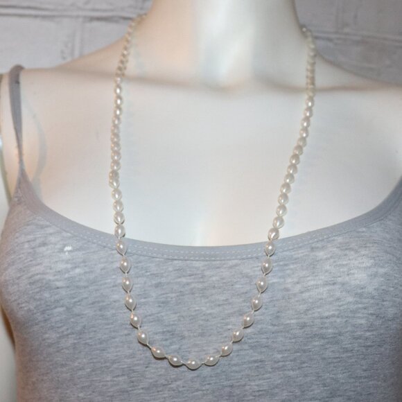 🤍 Beautiful Pearl Necklace · 36" · No Clasp · Lightweight & Elegant ✨ - Picture 1 of 4